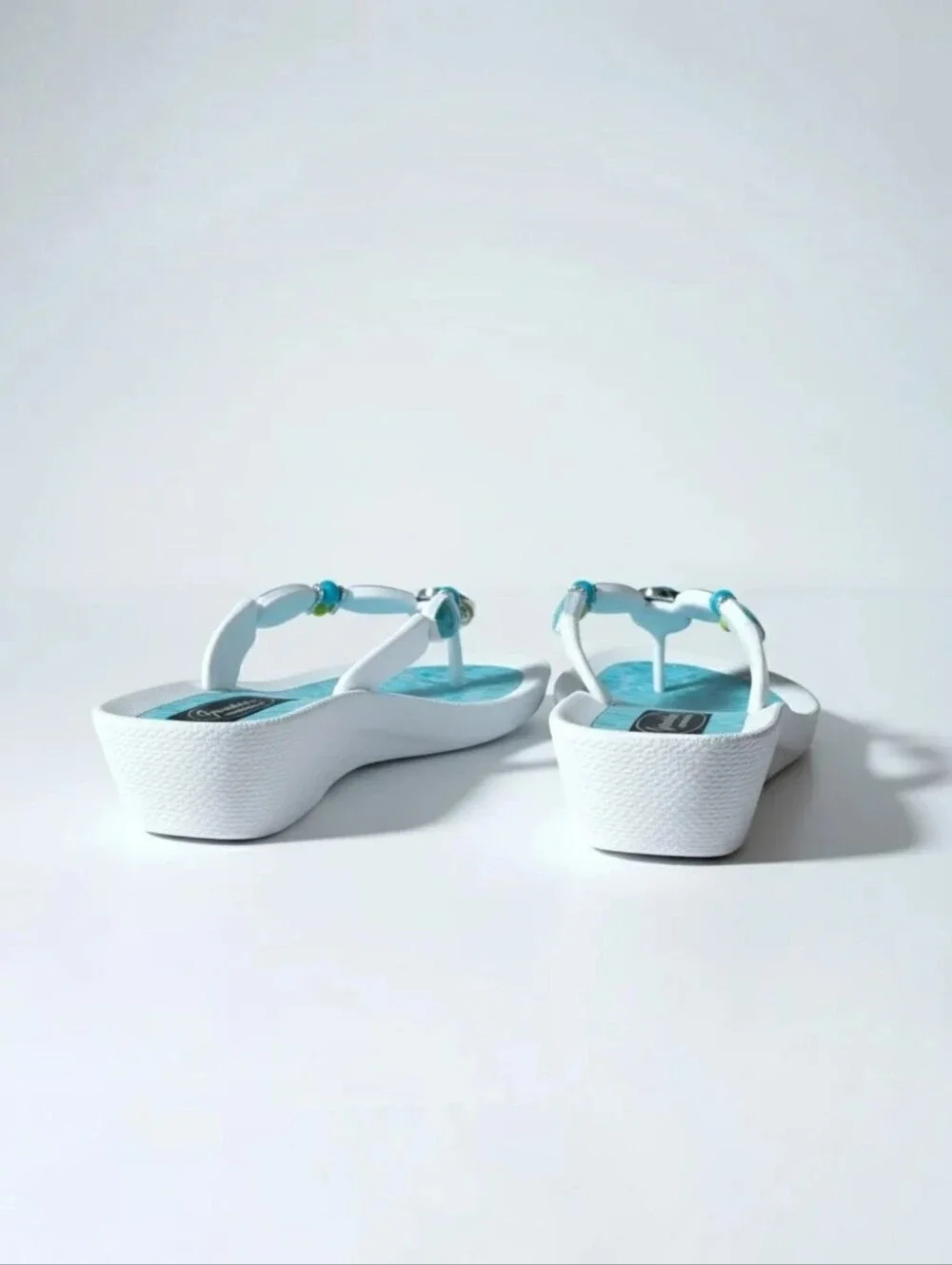 Grandco Size 8 NWT Sandals Lightweight Flip Flops Heel Turquoise Embellished